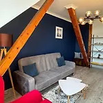Near To The Beach & City Centre Apartment Jagiellonska